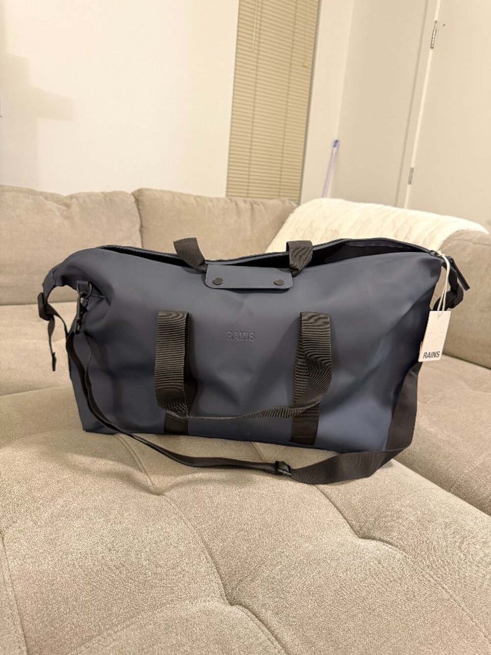 RAINS Hilo weekend bag